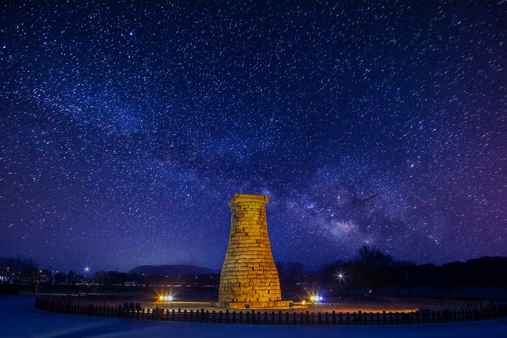 Cheomseongdae observatory beneath the Milky Way in Gyeongju